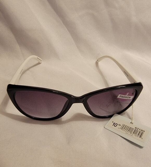 Piranha Accessories - Piranha Lily Glossy Black Cat Eye Womens Sunglasses Black Frame White Arms 62180